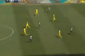 Happy 43rd birthday to Antonio Di Natale. Aka Tony Christmas 

What a player 