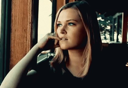 Happy birthday to this lovely woman
eliza taylor!! ilysm     
