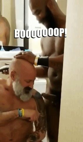 Nothing like a good BOOP to interrupt a head shaving 

#boop #gaydaddybear #gaymen #dontpointthatthingatme