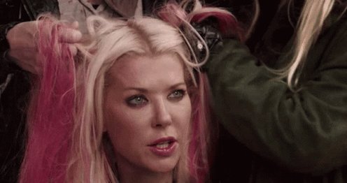  Happy birthday Tara Reid. 