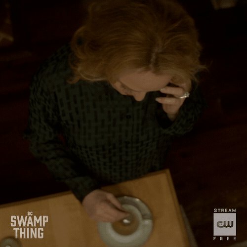 The swamp is working its magic. A new episode of #DCSwampThing starts NOW on The CW! https://t.co/Pc2i43F9wG