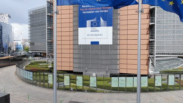 We welcome today's agreement between @Europarl_EN and EU countries in the @EUCouncil on Europe's next long-term #EUbudget and #NextGenerationEU.
This €1.8 trillion package will help build a greener, more digital and more resilient Europe.
➡ https://t.co/IXKeO8HK5j https://t.co/2Ald1xyntK