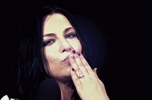 Happy 39th Birthday Amy Lee ! What\s your fave songs? 
