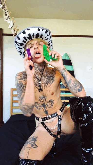 Wanna watch me unload my six shooter? https://t.co/oX9aNX1E8V
???? https://t.co/Ap8bEiuYxp