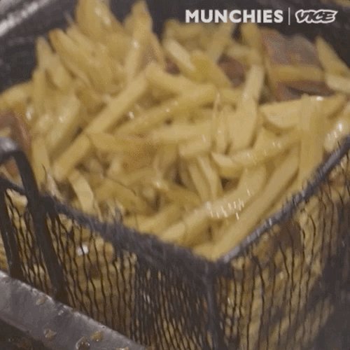 Ademar de Barros Moreira owns the legendary french fry stand Batata de Marcehal in Rio de Janeiro.
He’s been selling his famous fries for over 30 years.
Watch here: https://t.co/0ax4E1ijXf https://t.co/k2U1oeiAxw