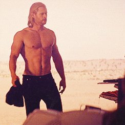 sexy chris hemsworth GIF