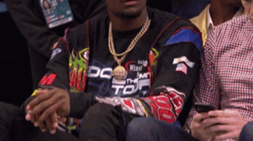 Us looking at Instagram and Facebook rn like... https://t.co/r9Xkmpey2y