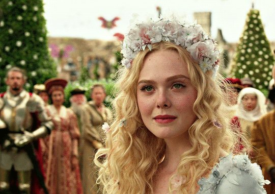 Happy birthday elle fanning!! <3 