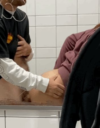 Quick airport fuck 😈 https://t.co/R8qYembu6o