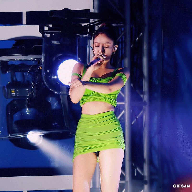 jennie in green dress