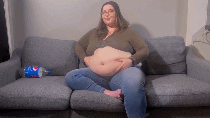 Yes yes yes&hellip; there&rsquo;s a new Curvage vid ✨ https://t.co/zDJuzKOWM1 &hearts;️ https://t.co/I5qBBA8viY<a href="/tag/clip"class="tags"><span>#clip</span></a>