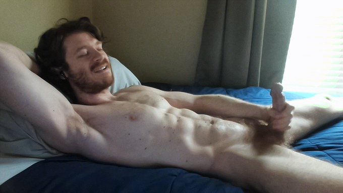 bombeando un poquito las caderas 😩😫 https://t.co/8hupDSdrwA