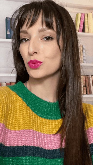 If I didn&rsquo;t wear a sweater in July, how could I do this? You&rsquo;re welcome. #SweaterPuppies https://t.c<a href="/tag/sweaterpuppies"class="tags"><span>#sweaterpuppies</span></a>