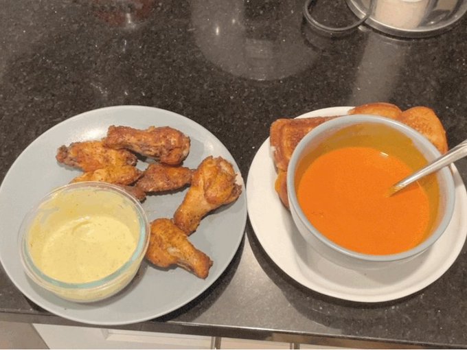 Post sex party food 😋 https://t.co/NAR6P7YclP