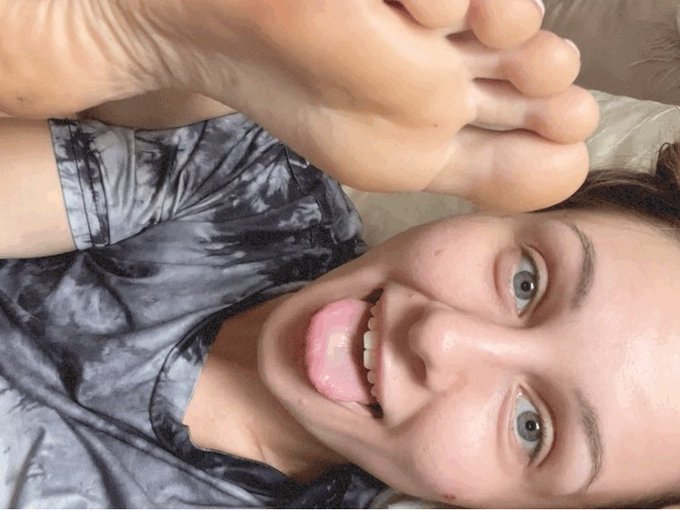 My cashapp and I are awake, send us your blessings ❤️👣💸 https://t.co/AVE7TkzlmY