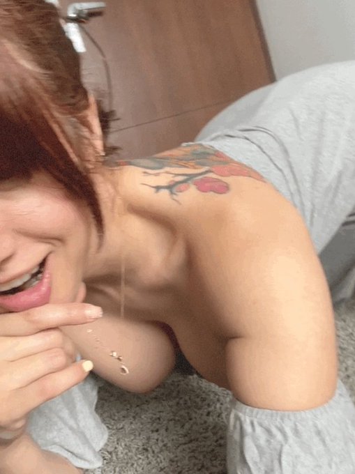 Hi guys see me? https://t.co/EZbLDJmy24<a href="/tag/marrychristmas2023"class="tags"><span>#marrychristmas2023</span></a>