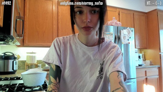 My cute face is online come love me currrently 1486 https://t.co/Rfl5lYgavi 💚 https://t.co/NSngbivHj