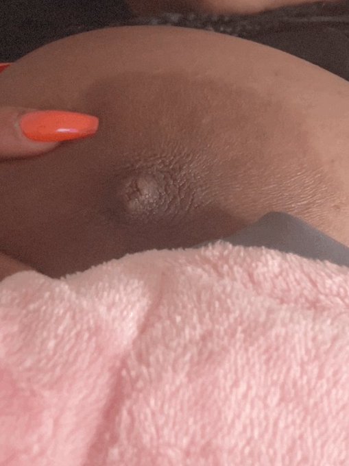 Nipple fun https://t.co/raYRf3m1BC