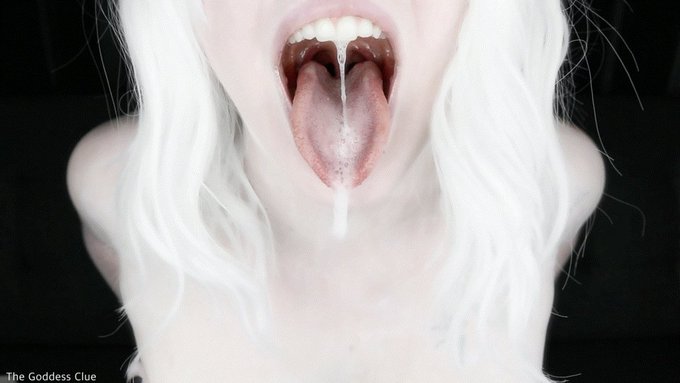 Happy Halloween! I wish you all an evening full of frights! 👻🖤 https://t.co/qLncaAQGw2