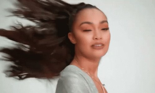 HAPPY BIRTHDAY LEIGH-ANNE PINNOCK. Love ya, Diva Debbs. 