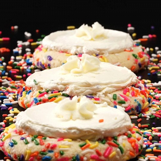 Crumbl Cookies on Twitter "🎉 FUNFETTI MILKSHAKE 🎉 Celebrate this week