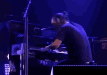 Happy birthday thom yorke :) 