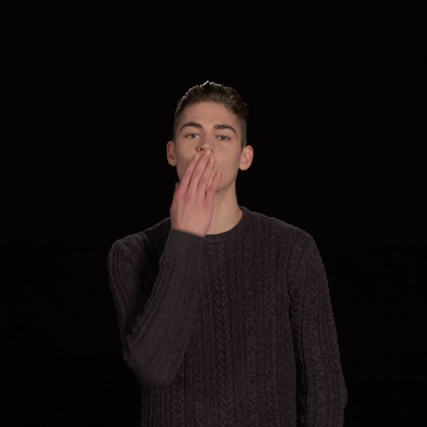 Happy birthday to hero fiennes-tiffin, the sexiest boy I ve ever seen x 