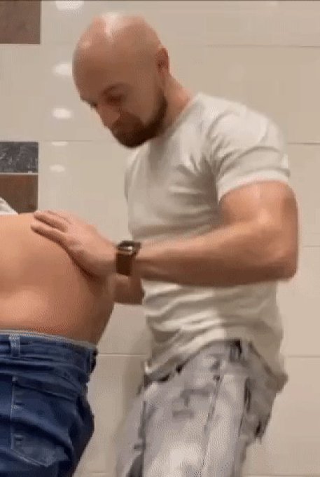 Finding some sweet ass in the airport restroom--can't resist. https://t.co/pPx4SoSzJE
