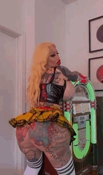 Bouuuuncee🤪🤪🤪 i was on rollerblades i kept falling so i was grabbing on 2 jukebox lol https://t.co/Y<a href="/tag/newprofilepic"class="tags"><span>#newprofilepic</span></a>