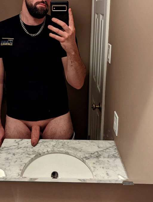 It's always funny when Google photos makes an animation from your nudes 😂 https://t.co/ioFylszRX1