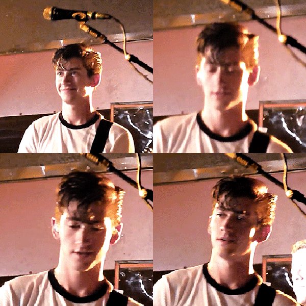 Alex Turner, Revolution Live Fort Lauderdale, 08/10/2011

happy birthday baby boy<3 