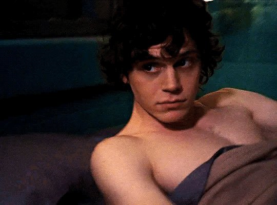 Happy Bday cosito bello: Evan Peters 