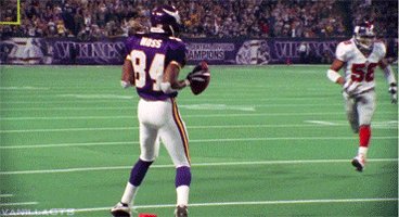 Happy birthday to the WR and my favorite Viking of all time Randy Moss! 