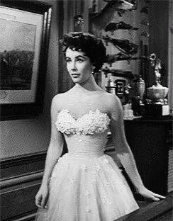 Happy 90th birthday to one of the most beautiful women to grace the screen   Dame Elizabeth Taylor! 
