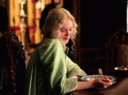  happy birthday to the light of the palace and lives elle fanning<33 