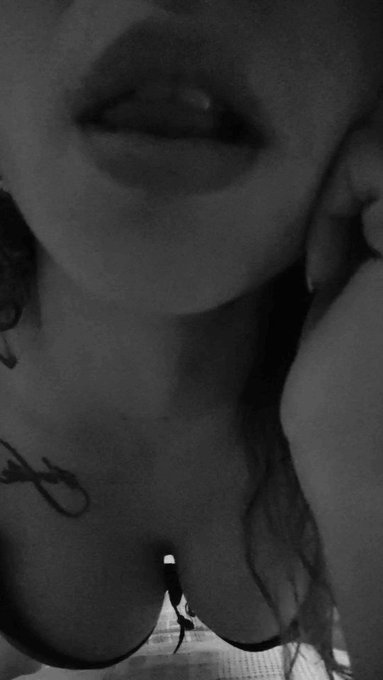 Vou oferecer 5 subs gr&aacute;tis na p&aacute;gina VIP para quem enviar mensagem na p&aacute;gina gr&aacute;tis >> https://t.co/FkwunDBWRj