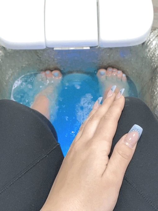 Entspannten Montag w&uuml;nsche ich euch 🥰 https://t.co/nfa2uRIZhF<a href="/tag/live"class="tags"><span>#live</span></a><a href="/tag/heartattack"class="tags"><span>#heartattack</span></a><a href="/tag/camgirl"class="tags"><span>#camgirl</span></a><a href="/tag/lorraine"class="tags"><span>#lorraine</span></a><a href="/tag/onlyfans"class="tags"><span>#onlyfans</span></a>