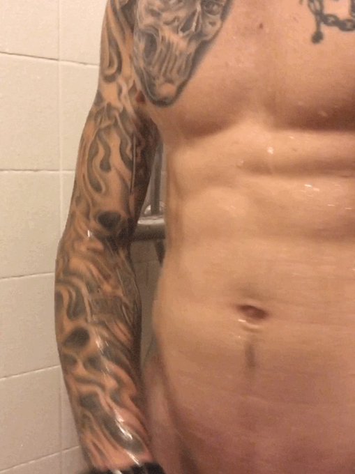 Taking a shower who wants to join ;p https://t.co/nWZfmv0Poc<a href="/tag/wienietwaagtwienietwint"class="tags"><span>#wienietwaagtwienietwint</span></a>