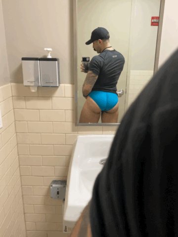 Butt selfie at work https://t.co/HeQf0qbIME