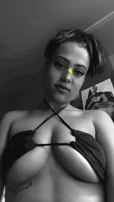 HOLA GUAPOS💕💕💕  que tal tu tarde?  Ha salido un arma evo en free fire y me la quiero comprar 🔥 Echame<a href="/tag/buenjueves"class="tags"><span>#buenjueves</span></a><a href="/tag/felizjueves"class="tags"><span>#felizjueves</span></a><a href="/tag/inmaculadaconcepcio"class="tags"><span>#inmaculadaconcepcio</span></a>