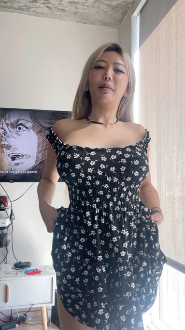 Me or Attack on Titan? 👉👈 https://t.co/dRsxNdUiM7