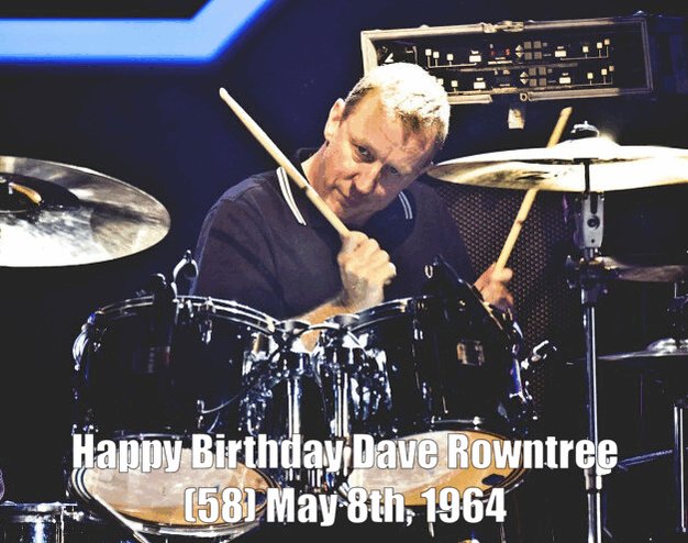 Happy Birthday Dave Rowntree(58) May 8th, 1964 Blur - Beetlebum Live
 