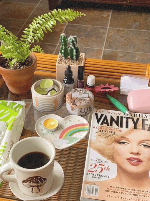 Moments. #momentsofmine #livesimply #aesthetic https://t.co/vFqMVepAWK<a href="/tag/momentsofmine"class="tags">#momentsofmine</a><a href="/tag/livesimply"class="tags">#livesimply</a><a href="/tag/aesthetic"class="tags">#aesthetic</a>