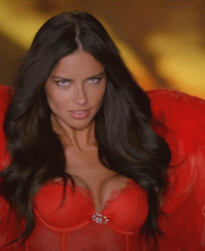 Happy birthday to the of VS Adriana Lima 