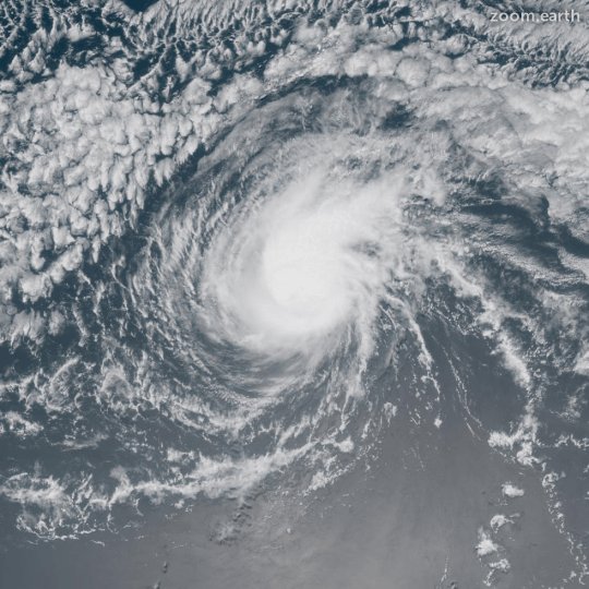 Zoom Earth on Twitter "The sun sets on Category 1 Hurricane Darby in