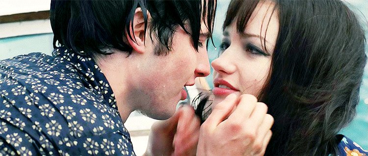 톰 스터리지 (Tom Sturridge) 영화 '락앤롤 보트 (The Boat That Rocked)' 움짤 찜 - 138Translate post