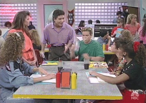 I’m re-watching Saved by the Bell on @Netflix and at the end of season5 they have a graduation however