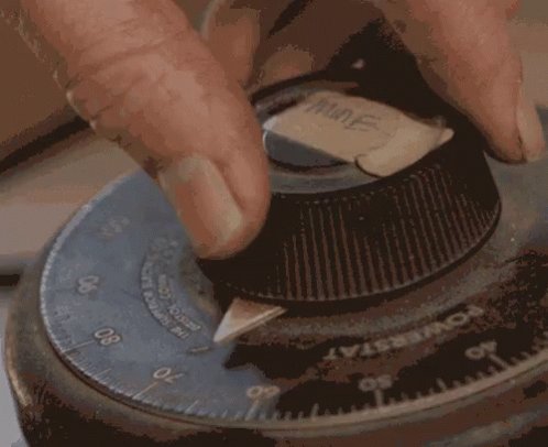 Gif de doigts faisant tourner un bouton