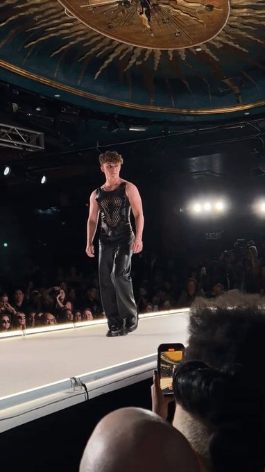 Runway Model ✅ #newyorkfashionweek #nyfw #model https://t.co/2ZfDDVW1cO