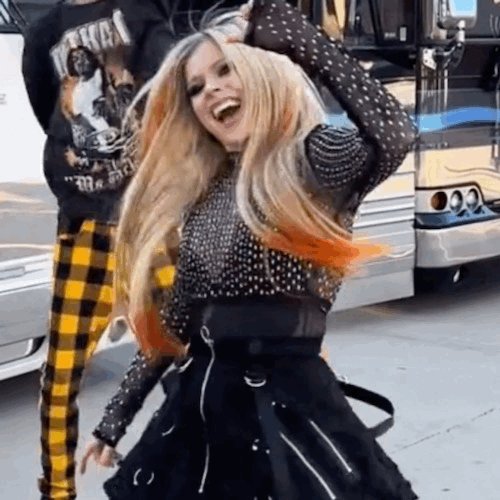 🧡queen Lavigne🧡 On Twitter God Let Me See Her Next Month 😭😭 T